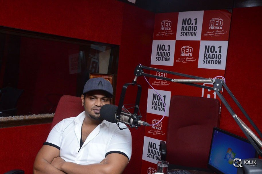 Manchu-Manoj-at-Redfm-For-Okkadu-Migiladu-Movie-Promotions